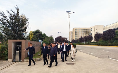 团市委、市贸促会、市青企协一行到问鼎娱乐集团泾河工业园考察交流